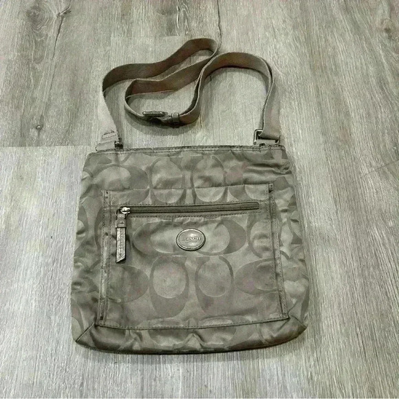 Coach Authentic Signature Getaway Nylon Adjustable Crossbody Bag Purse Grey - Picture 1 of 6